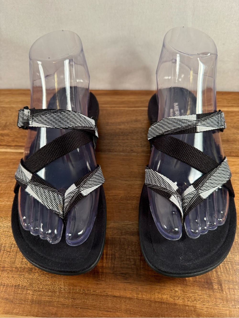Merrell District Mendi Thong Sandals in Black/White Size 5